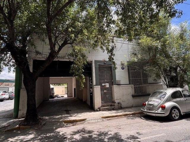 Casa en Venta en Calle Aramberri, Centro de Monterrey, a 3 min de Macroplaza