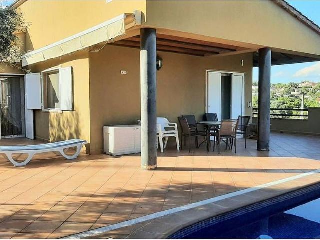 Casa en venta en calle Arbós, Cubelles, de 180 m² 7 habitaciones por 450.000