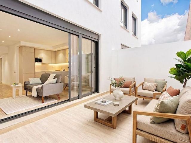 Casa en venta en calle Burgos, Terrassa, de 150 m² 4 habitaciones por 365.000