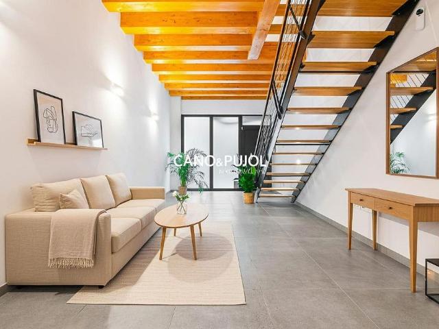 Casa adosada en venta en calle Baixada de Sant Joan, Rubí, de 160 m² 4 habitaciones por 395.000