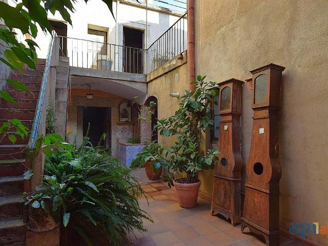 Casa adosada en venta en calle Bonaire, Mataró, de 388 m² 7 habitaciones por 540.000