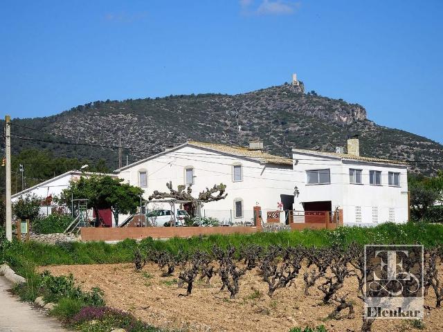 Casa en venta en calle Cal Margarit, Castellví de la Marca, de 415 m² 8 habitaciones por 775.000