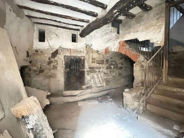 Casa en venta en calle Castell, Sant Martí de Riucorb, de 1.156 m² 6 habitaciones por 90.000