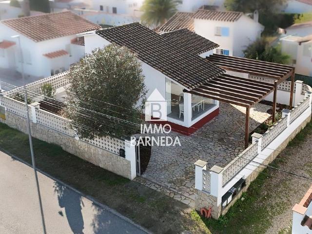 Casa en venta en calle Carlit, Castelló d´Empúries, de 50 m² 2 habitaciones por 325.000