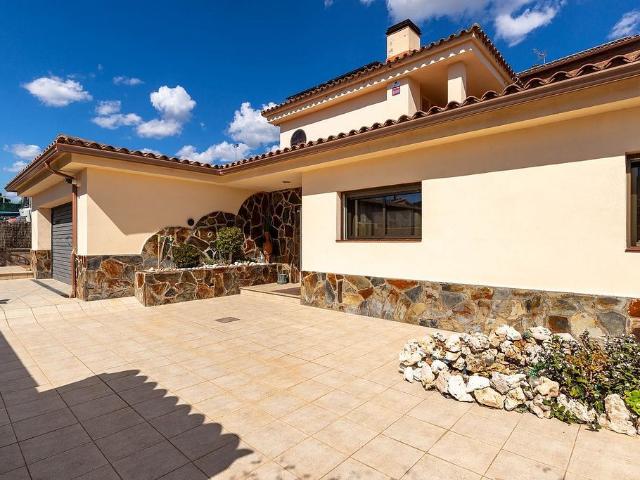 Casa en venta en calle Caus, Viladecavalls, de 215 m² 3 habitaciones por 590.000