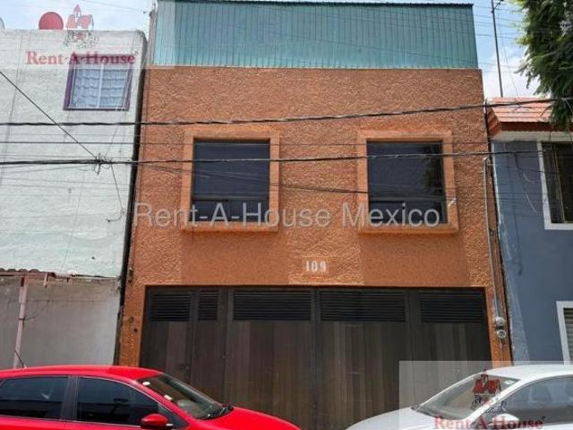 Casa en Venta en Calle Central de Plomeros, Emilio Carranza RG 27 658