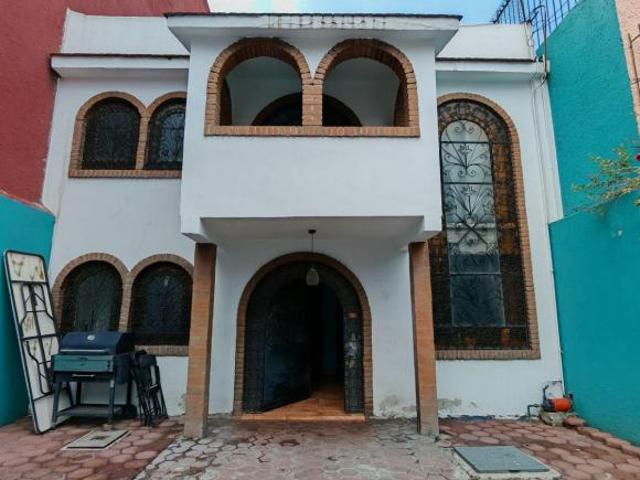 CASA EN VENTA EN CALLE CERRADA CON VIGILANCIA EN PRESIDENTES EJIDALES 2DA. SECCIÓN