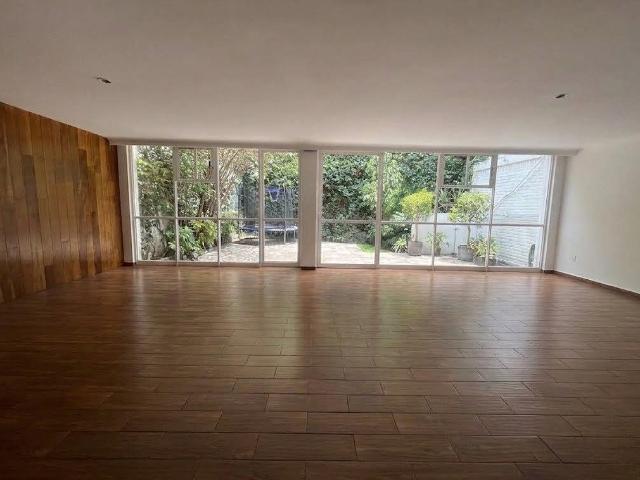 Casa en Venta en calle cerrada el la parte baja Lomas de Chapultepec