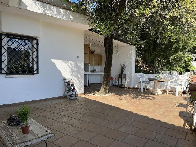 Chalet en venta en calle Circumval·Lacio, Esparreguera, de 72 m² 2 habitaciones por 225.000