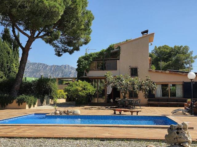 Casa en venta en calle De Manresa, Hostalets de Pierola, Els, de 364 m² 5 habitaciones por 595.000