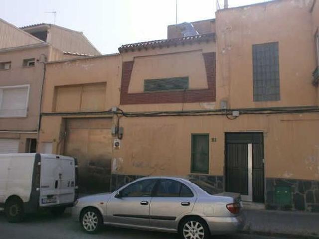Casa en venta en calle De Marconi, Terrassa, de 629 m² 1 habitación por 449.000