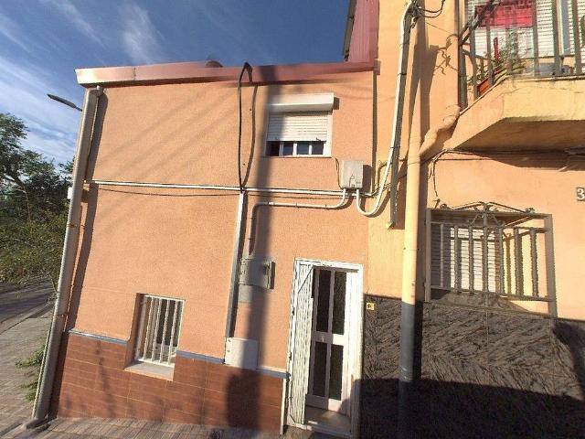 Casa en venta en calle De Monestero, Sabadell, de 66 m² 1 habitación por 56.000