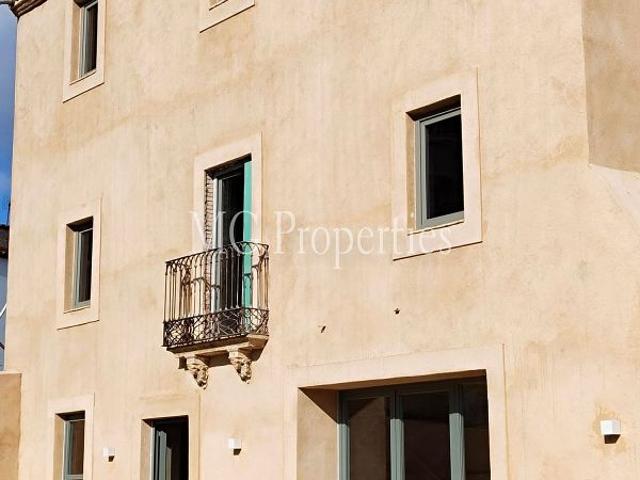 Casa en venta en calle De Barris i Buixó, Palafrugell, de 180 m² 3 habitaciones por 600.000