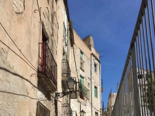 Casa en venta en calle De Cabanes, Tortosa, de 140 m² 4 habitaciones por 14.000