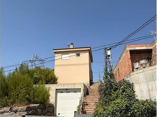Casa en venta en calle De Can Barceló, Rubí, de 157 m² 4 habitaciones por 372.750