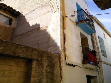 Casa en venta en calle De Castillejos, Gandesa, de 96 m² 4 habitaciones por 8.300