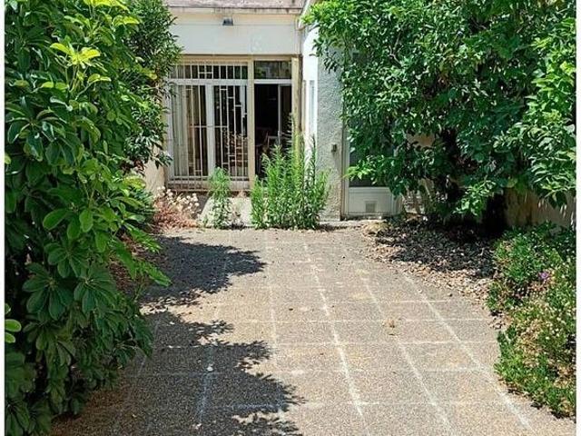 Casa en venta en calle De Cerdanyola, Sabadell, de 135 m² 4 habitaciones por 395.000