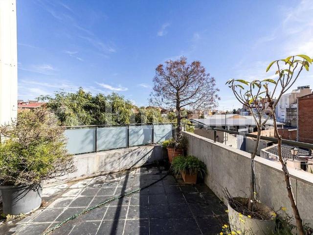 Casa en venta en calle De Clavé, Sabadell, de 200 m² 4 habitaciones por 499.000