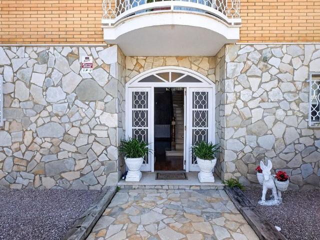 Casa en venta en calle De Dalt, Quart, de 382 m² 5 habitaciones por 725.000