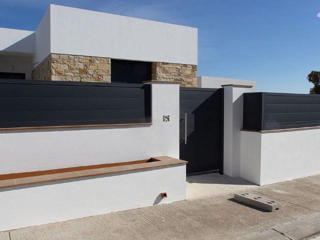 Casa en venta en calle De Frederic Mistral, Calafell, de 114.100 m² 4 habitaciones por 590.000