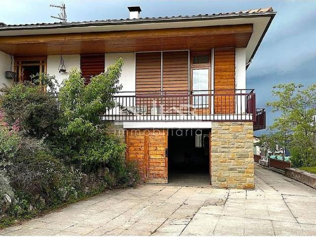 Casa en venta en calle De Ges, Vic, de 135 m² 5 habitaciones por 590.000