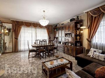 Casa en venta en calle De Juan Valera, Sabadell, de 175 m² 3 habitaciones por 390.000