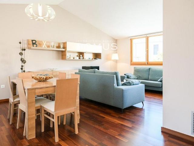 Casa en venta en calle De Joan Miró, Besalú, de 122 m² 3 habitaciones por 322.000