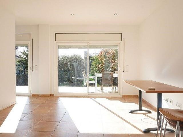 Casa en venta en calle De Josep Maria Ferrusola, Montagut, de 130 m² 3 habitaciones por 395.000