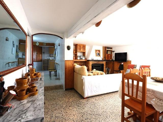 Casa en venta en calle De la Muntanya del Torn, Vandellòs i l'Hospitalet de l'Infant, de 200 m² 6 habitaciones por 375.000