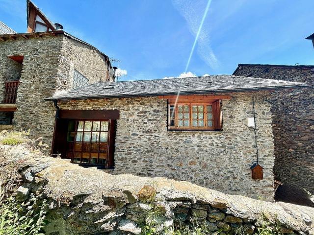 Casa en venta en calle De la Biga, Guingueta d´Àneu, La, de 100 m² 3 habitaciones por 420.000