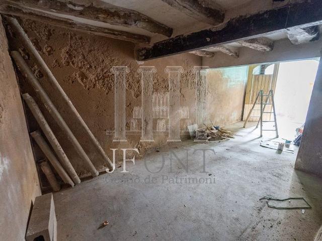 Casa en venta en calle De la Creu, Benissanet, de 246 m² 4 habitaciones por 48.000