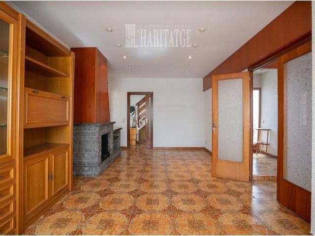 Casa en venta en calle De la Ginesta, Centelles, de 170 m² 3 habitaciones por 320.000