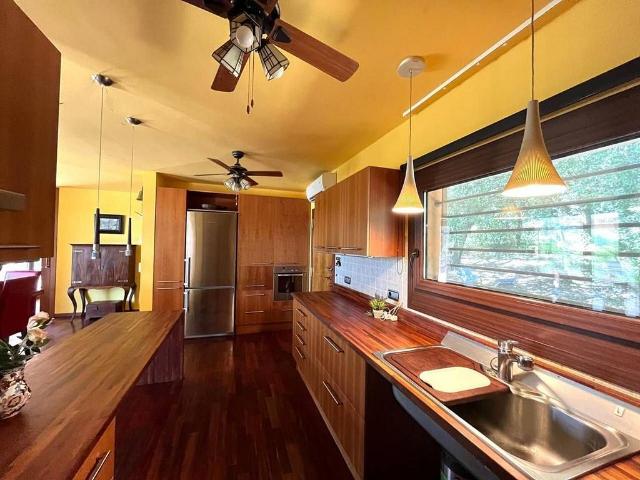 Casa en venta en calle De la Segarra, Bescanó, de 150 m² 4 habitaciones por 450.000