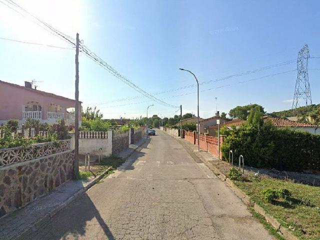 Casa en venta en calle De L'aneto, Albinyana, de 111 m² 3 habitaciones por 238.600