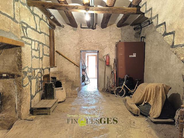 Casa en venta en calle De L'eixida, Vallbona de les Monges, de 240 m² 4 habitaciones por 110.000