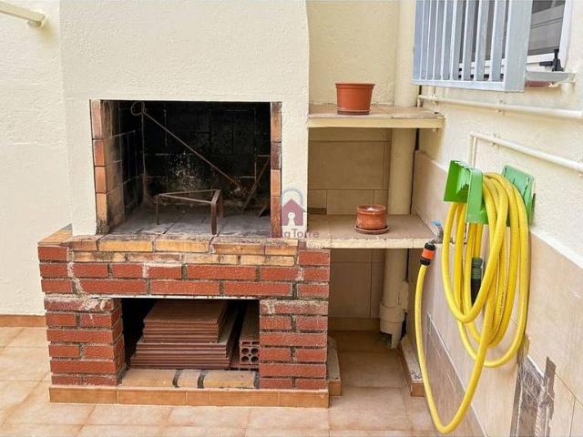 Casa en venta en calle De Les Borges Blanques, Terrassa, de 180 m² 6 habitaciones por 334.900