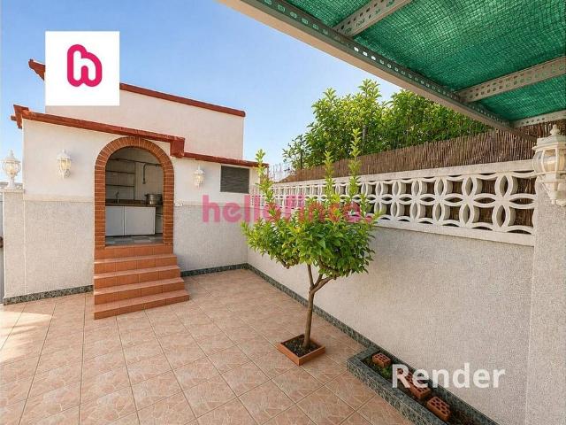 Casa adosada en venta en calle De Les Orioles, Sant Boi de Llobregat, de 153 m² 4 habitaciones por 410.000