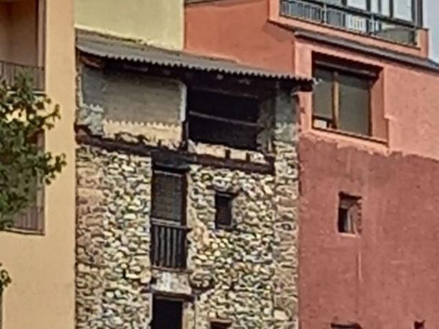 Casa adosada en venta en calle De L'escorxador, Seu d´Urgell, la, de 203 m² 3 habitaciones por 93.900