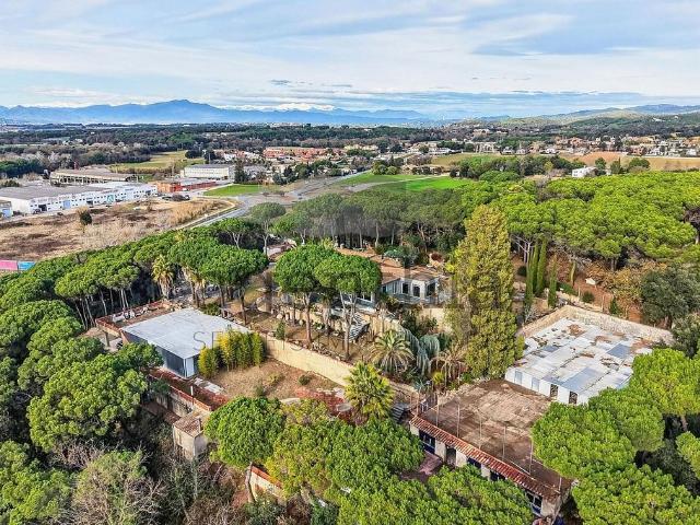 Casa en venta en calle De L'estació, Llambilles, de 225 m² 4 habitaciones por 650.000