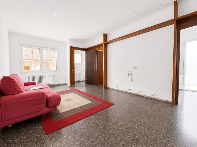 Casa en venta en calle De L'estalvi, Sabadell, de 122 m² 4 habitaciones por 375.000