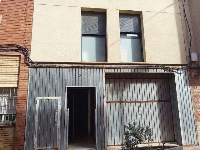 Casa en venta en calle De Lepanto, Cornellà de Llobregat, de 191 m² 4 habitaciones por 540.000