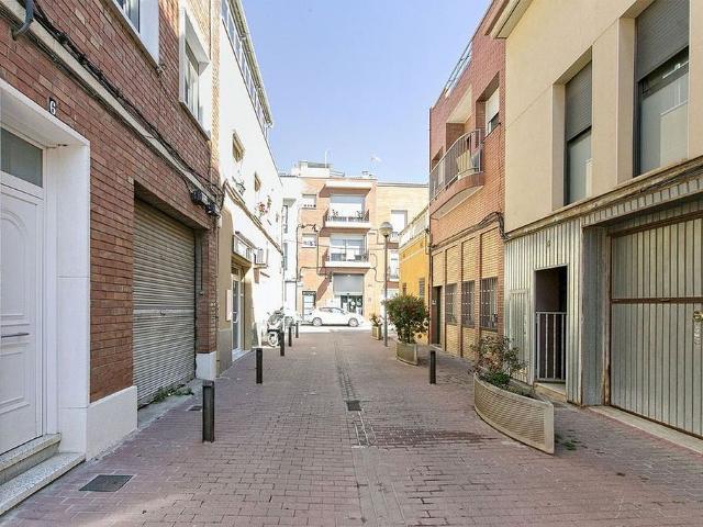 Casa en venta en calle De Lepanto, Cornellà de Llobregat, de 191 m² 4 habitaciones por 540.000
