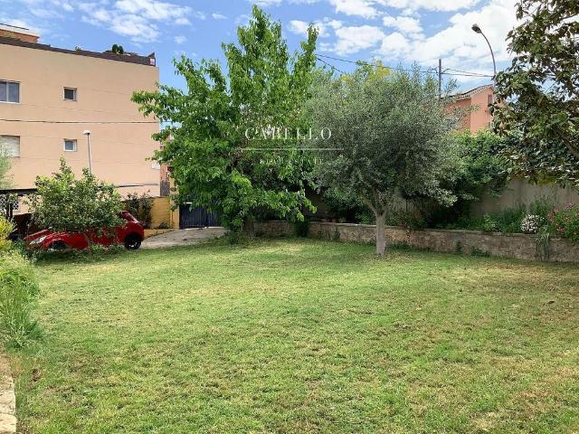 Casa en venta en calle De Lleida, Rubí, de 82 m² 3 habitaciones por 430.000