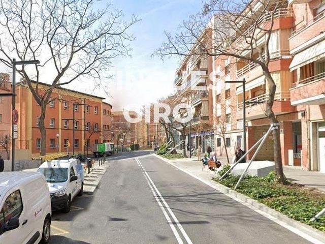 Casa en venta en calle De Llobera, Barcelona, de 115 m² 3 habitaciones por 95.000