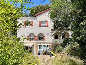 Casa en venta en calle De Pizarro, Cerdanyola del Vallès, de 239 m² 7 habitaciones por 660.000
