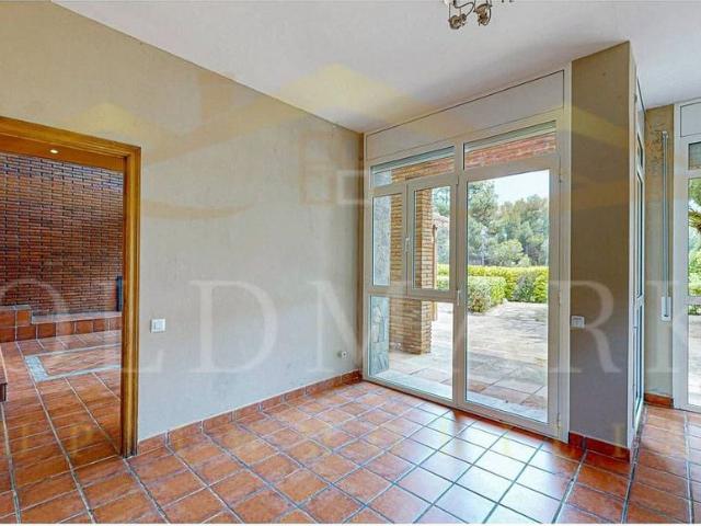 Chalet en venta en calle De Rafael Albertí, Corbera de Llobregat, de 200 m² 6 habitaciones por 449.000