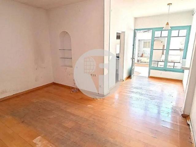 Casa adosada en venta en calle De Sant Isidre, Terrassa, de 266 m² 6 habitaciones por 410.000