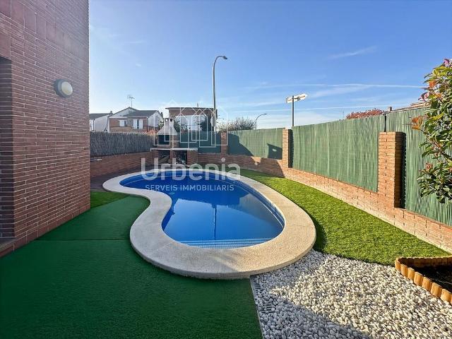 Casa en venta en calle De Sant Josep, Lliçà de Vall, de 224 m² 5 habitaciones por 499.000