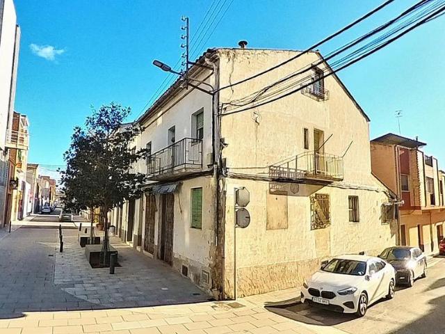 Casa adosada en venta en calle De Sant Jaume, Almacelles, de 200 m² 4 habitaciones por 70.000