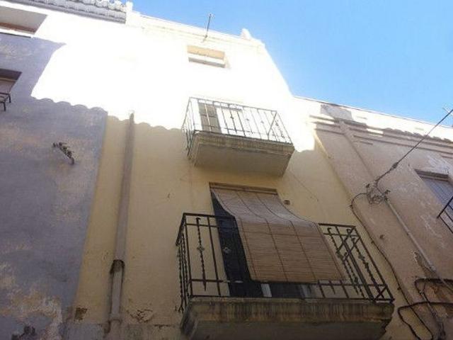Casa en venta en calle De Sant Llorenç, Vila rodona, de 106 m² 3 habitaciones por 55.000